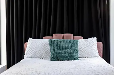 a bed with a green and white pillow on it at Le Virtuose - Vieux-Terrebonne in Terrebonne