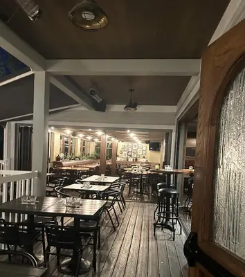 a dining room with tables and chairs in a restaurant at Auberge des Cantons in Magog-Orford