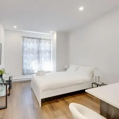 Le Mile End by M11 - Upscale Studio with Queen Bed