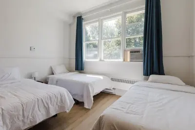 a bedroom with two beds and a window at Villa de Brome in Lac-Brome