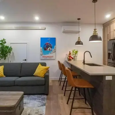 883 suite 102 Bromont Vieux Village 2cac