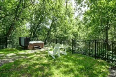 a fence with a bench and a tv in a yard at 871 shefford suite 207 3chambres in Bromont