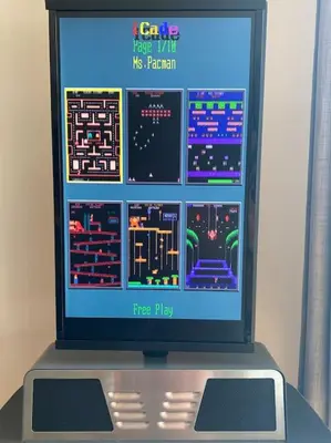 a laptop computer with a video game on the screen at Magnifique centenaire rénovée, air climatisé, arcade, 3 chambres fermées in Austin