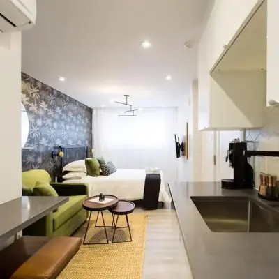 Palms Little Italy Studio with full bathroom by Denstays