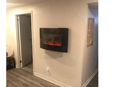 a fireplace on the wall of a room at Simplement l’Harmonie à Chambly in Chambly