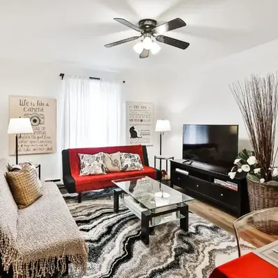 Comfortable 2-BEDROOM APARTMENT - Free and plentiful PARKING - 10 minutes to AIRPORT and 15 minutes to DOWNTOWN Montreal - Near Popular Waterfront Restaurants - located in Beautiful Lachine